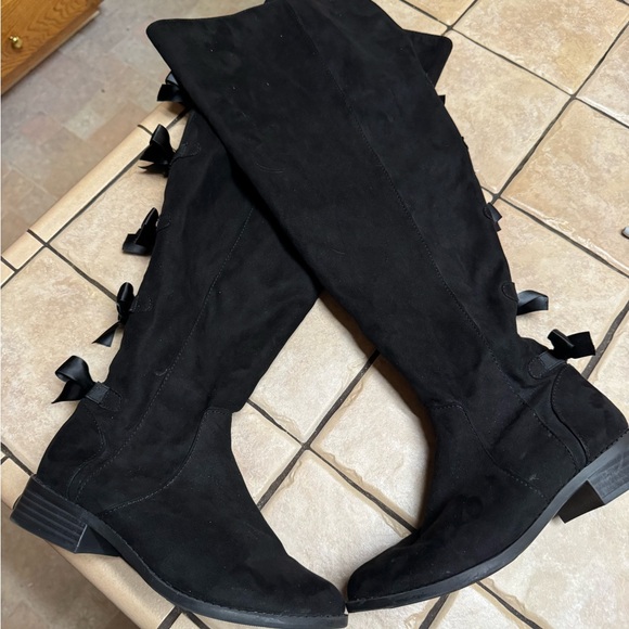 Torrid Boots-7W with wide calf tall with bows-black suede - Picture 4 of 8